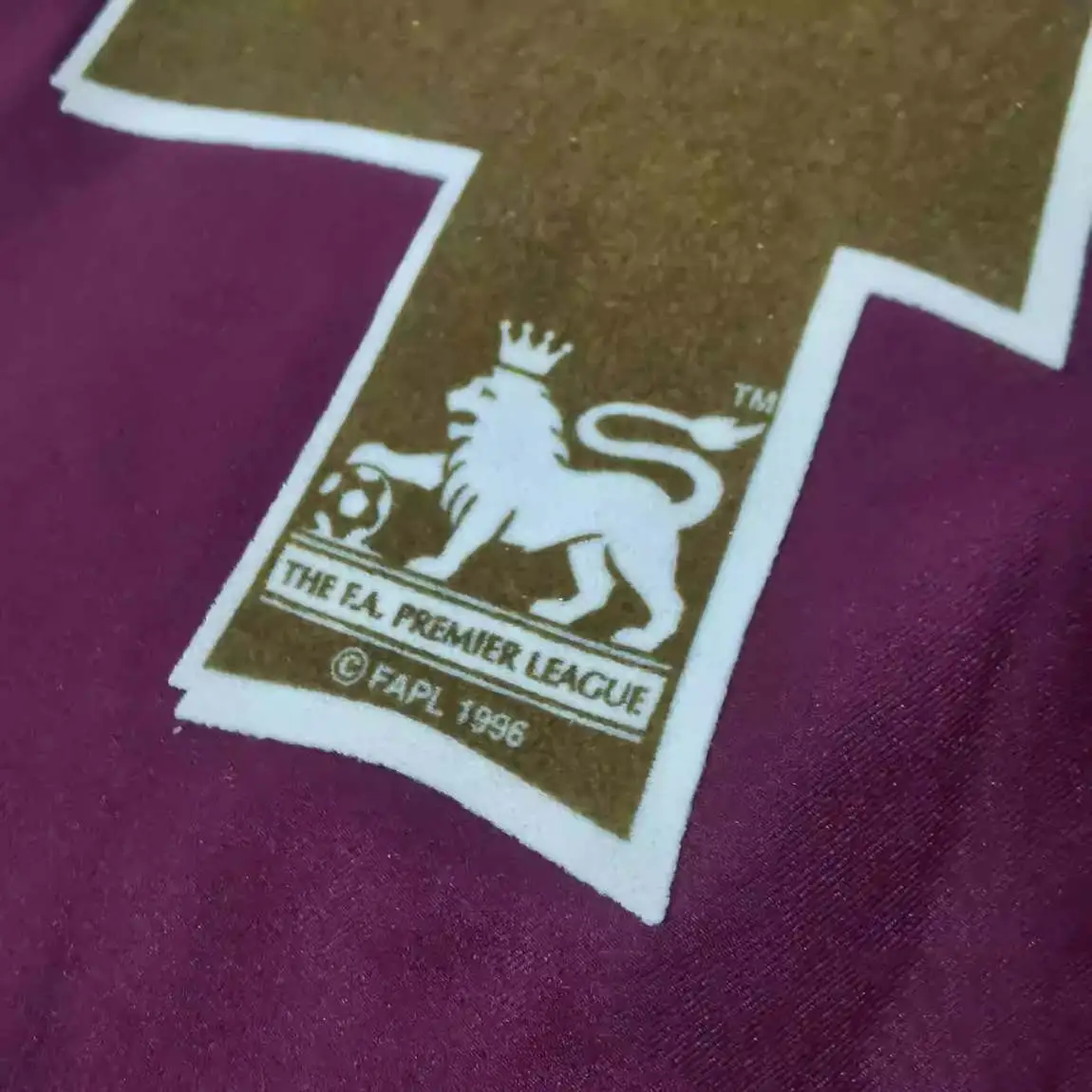 Thierry Henry Arsenal 2005/2006 Home Retro Jersey – Men’s Football Shirt, burgundy/Gold - Image 5