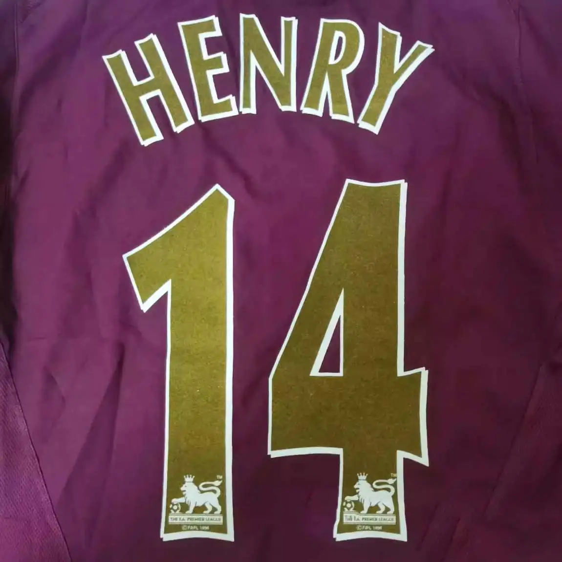 Thierry Henry Arsenal 2005/2006 Home Retro Jersey – Men’s Football Shirt, burgundy/Gold - Image 4